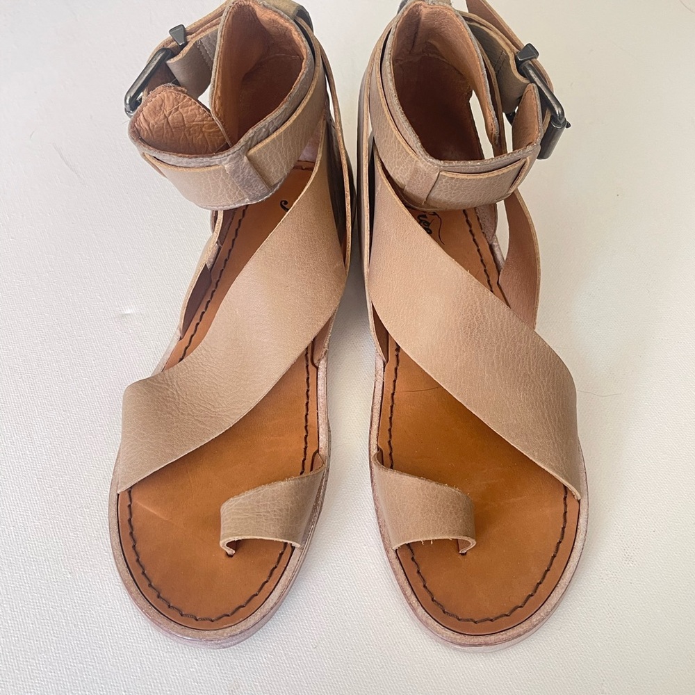 Free People Vale Boot Strap Sandals in Tan Size Women 6 / EU 36  BRAND NEW